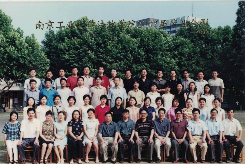 法公司2002届毕业生合影.jpg
